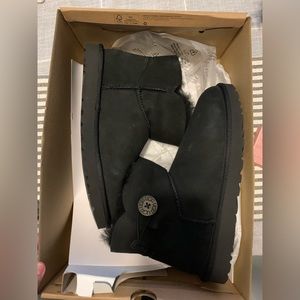 Brand new Uggs, Black with side bottom